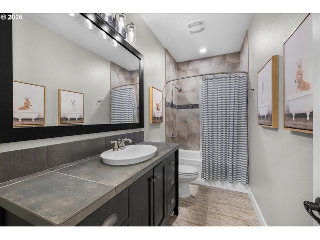 15057 Se GLENBROOK Rd, Clackamas, OR 97015