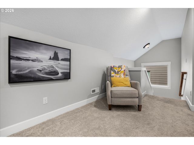 15057 Se GLENBROOK Rd, Clackamas, OR 97015