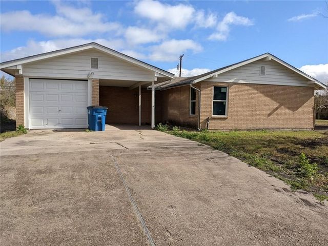 124 Redwood Dr, Mathis, TX 78368