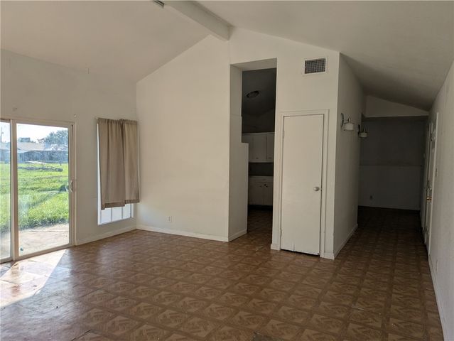 124 Redwood Dr, Mathis, TX 78368