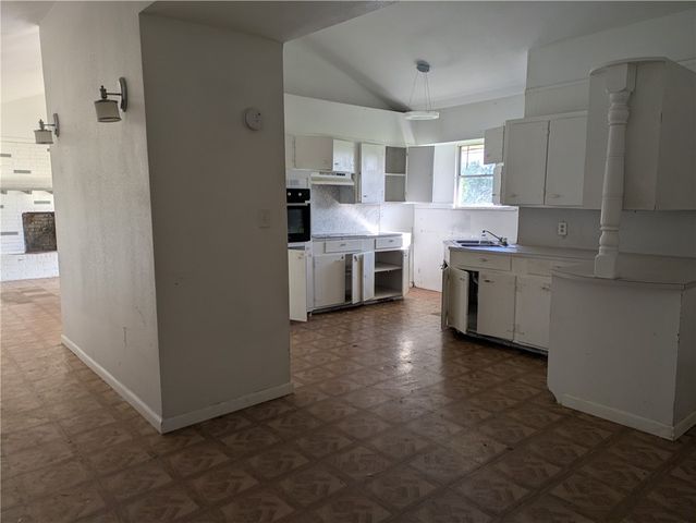 124 Redwood Dr, Mathis, TX 78368