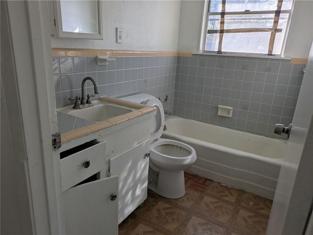 124 Redwood Dr, Mathis, TX 78368
