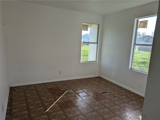 124 Redwood Dr, Mathis, TX 78368