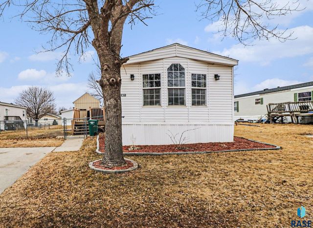 901 N Doland Pl Place, Sioux Falls, SD 57107