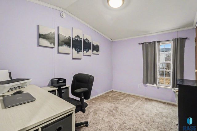 901 N Doland Pl Place, Sioux Falls, SD 57107