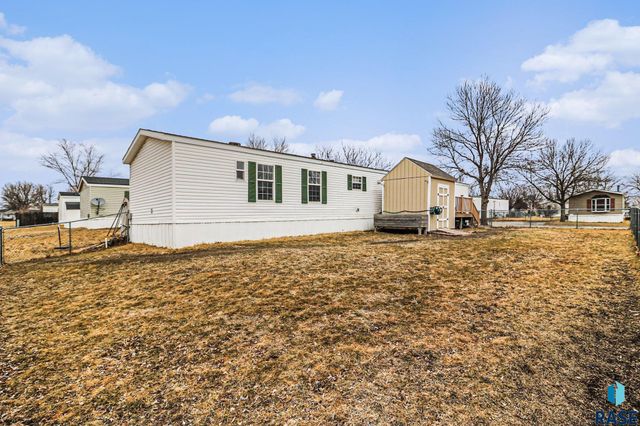 901 N Doland Pl Place, Sioux Falls, SD 57107