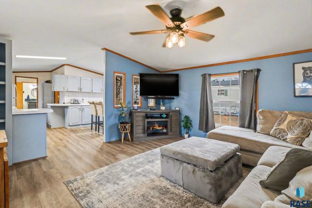 901 N Doland Pl Place, Sioux Falls, SD 57107