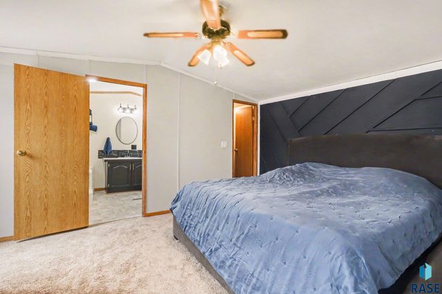 901 N Doland Pl Place, Sioux Falls, SD 57107