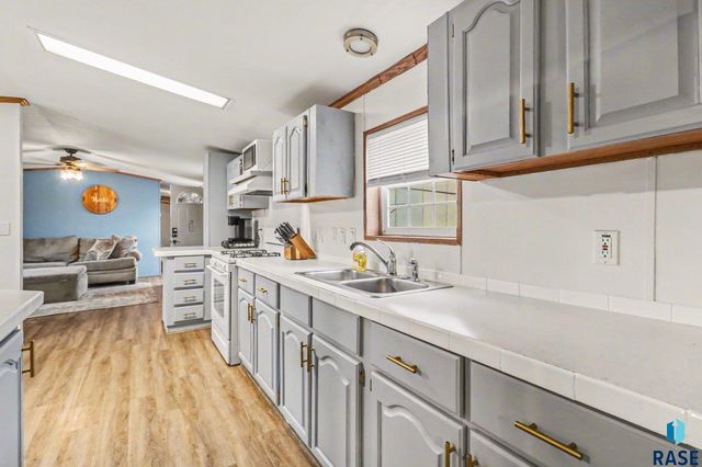 901 N Doland Pl Place, Sioux Falls, SD 57107