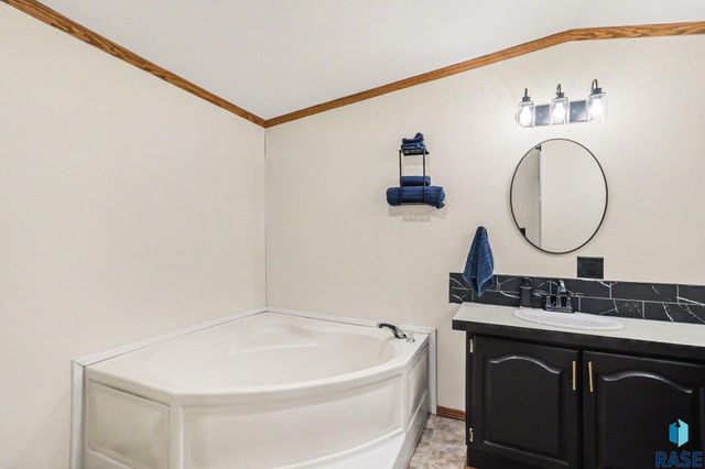 901 N Doland Pl Place, Sioux Falls, SD 57107