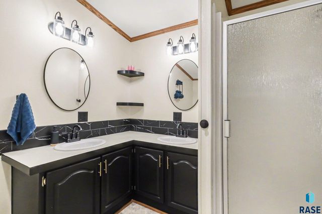 901 N Doland Pl Place, Sioux Falls, SD 57107