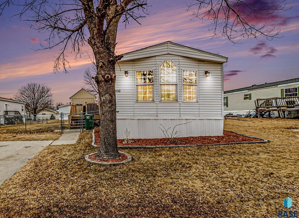 901 N Doland Pl Place, Sioux Falls, SD 57107
