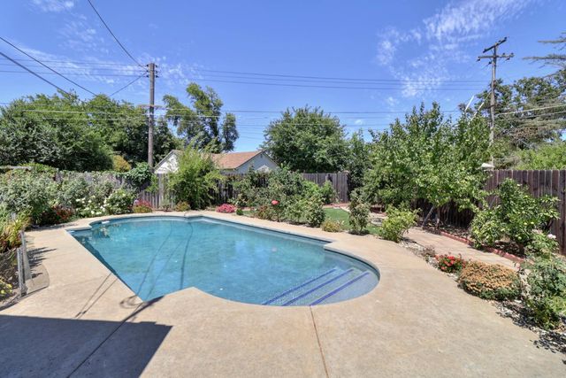 10039 Nebula Way, Sacramento, CA 95827