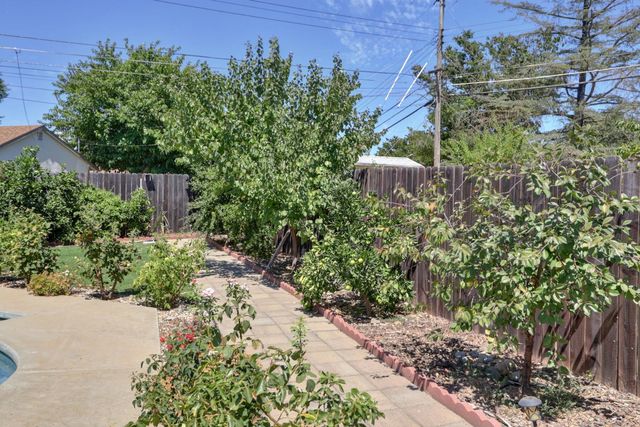 10039 Nebula Way, Sacramento, CA 95827