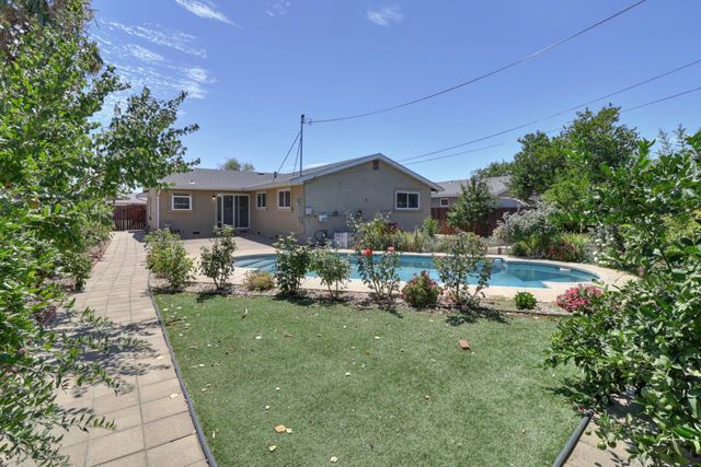 10039 Nebula Way, Sacramento, CA 95827