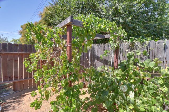 10039 Nebula Way, Sacramento, CA 95827