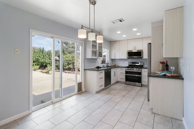 10039 Nebula Way, Sacramento, CA 95827