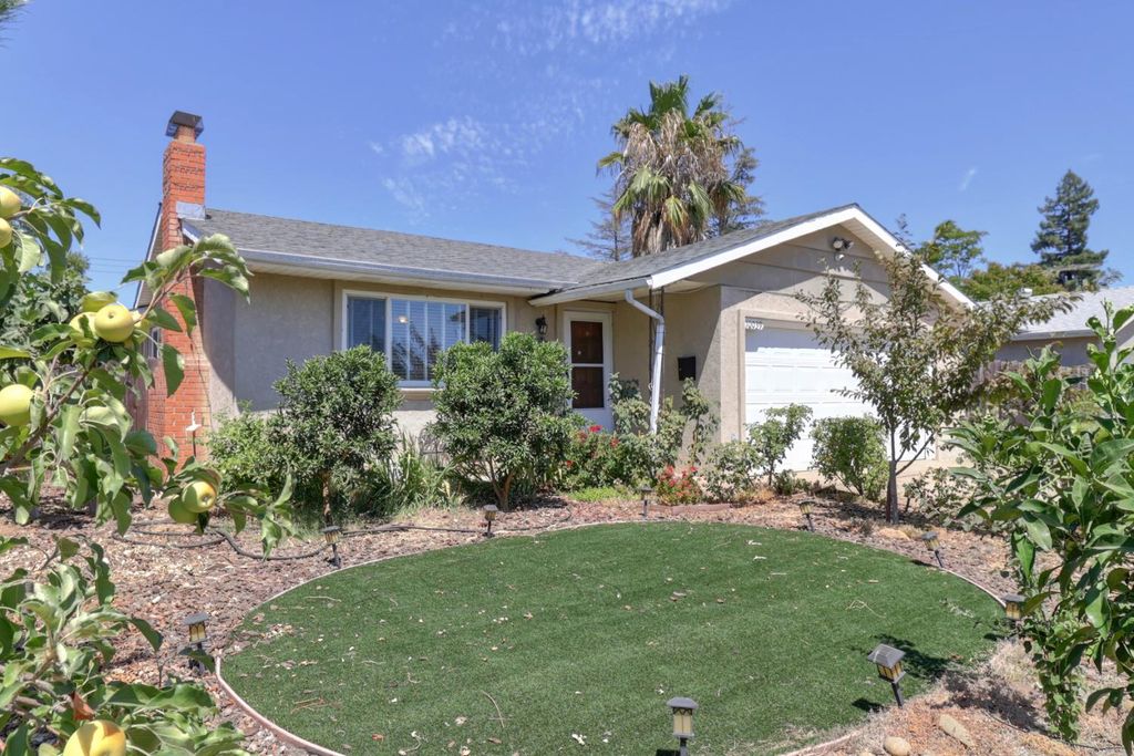 10039 Nebula Way, Sacramento, CA 95827