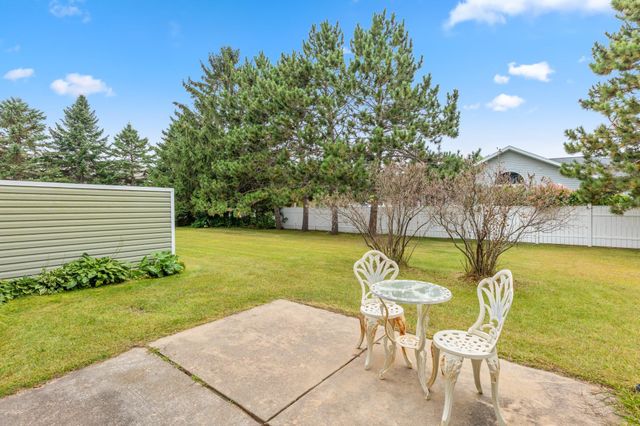 2306 Hillcrest Drive, Brainerd, MN 56401