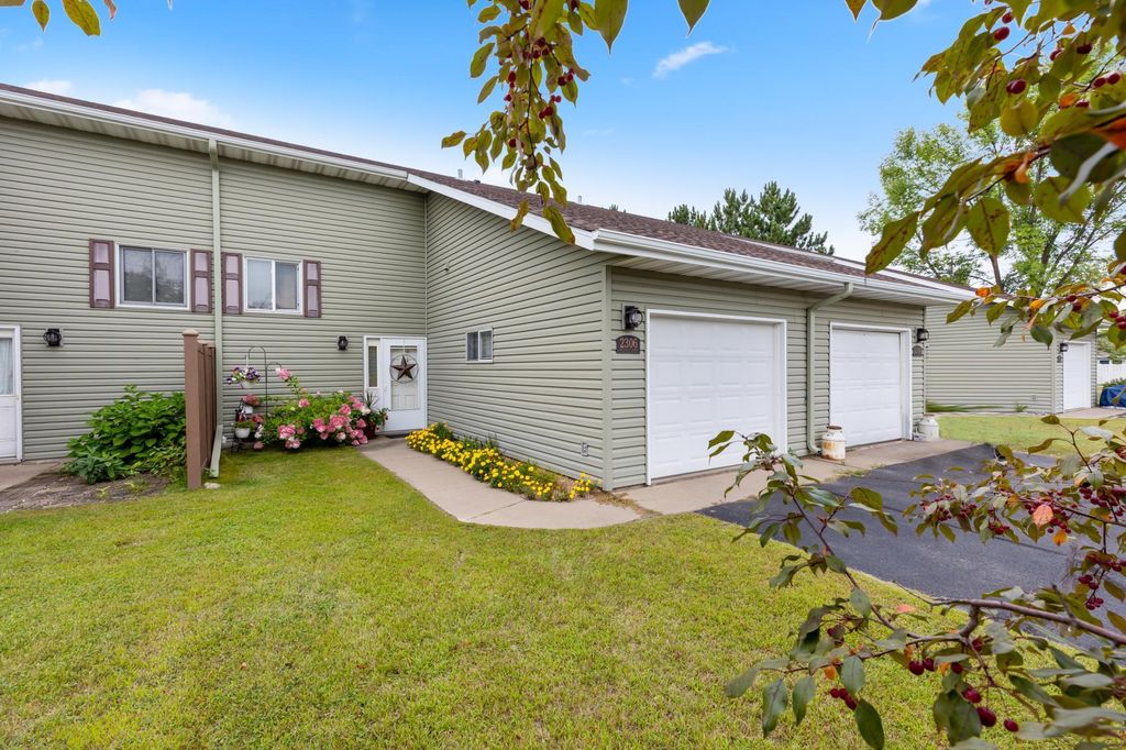 2306 Hillcrest Drive, Brainerd, MN 56401