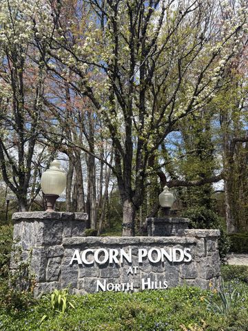 25 Chestnut Hill, Roslyn, NY 11576