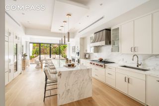 165 E 64th Street TWNHSE, New York City, NY 10065
