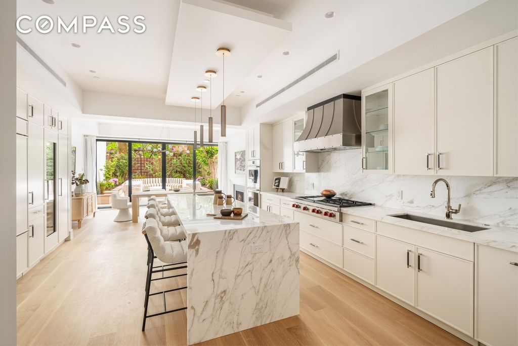 165 E 64th Street TWNHSE, New York City, NY 10065