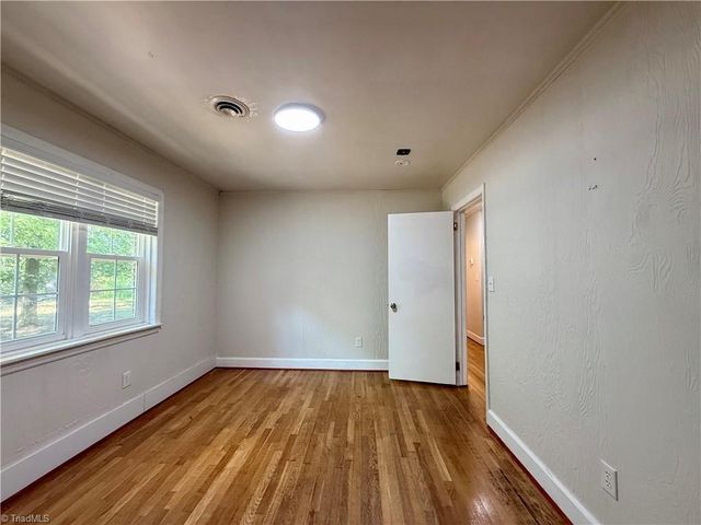316 Old Hollow Road, Winston-salem, NC 27105