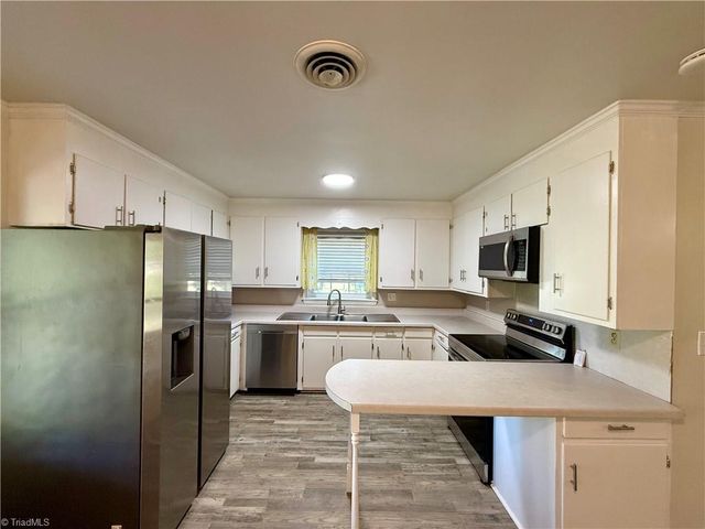 316 Old Hollow Road, Winston-salem, NC 27105