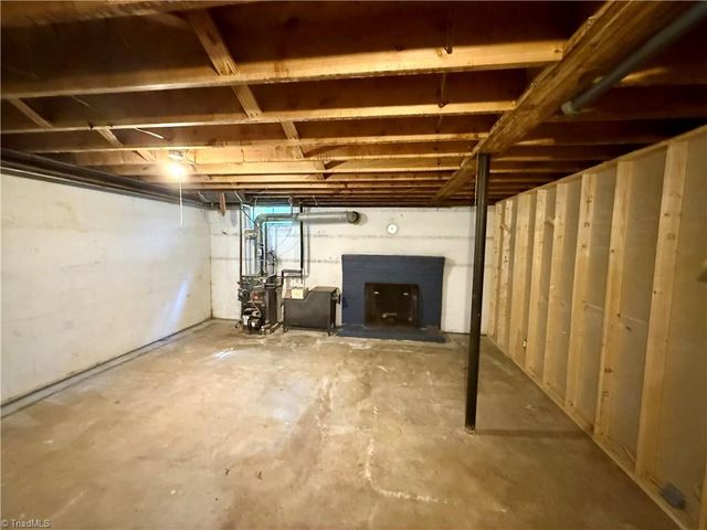 316 Old Hollow Road, Winston-salem, NC 27105