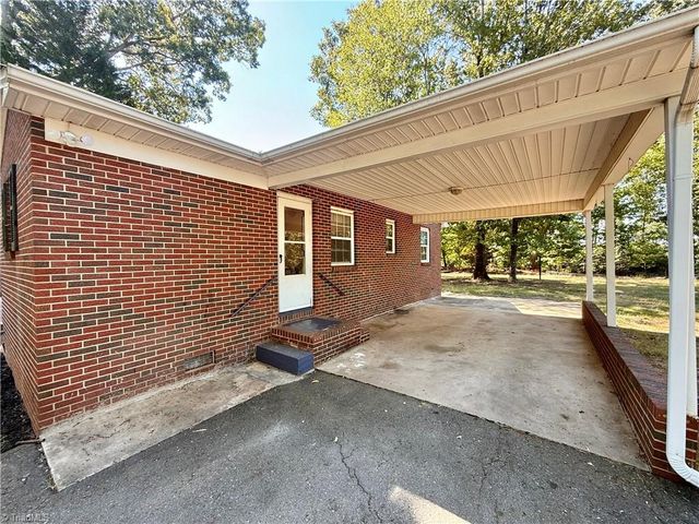 316 Old Hollow Road, Winston-salem, NC 27105
