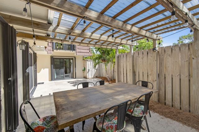 711 7th Lane, Palm Beach Gardens, FL 33418