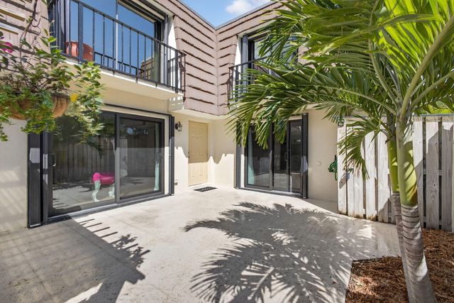 711 7th Lane, Palm Beach Gardens, FL 33418