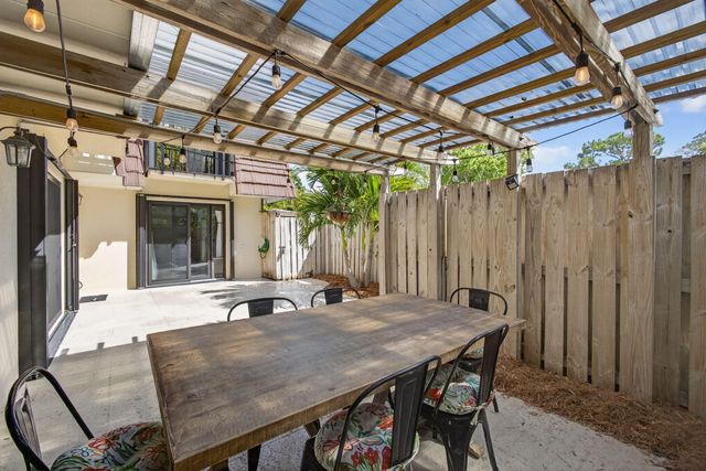 711 7th Lane, Palm Beach Gardens, FL 33418