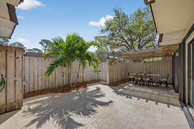 711 7th Lane, Palm Beach Gardens, FL 33418