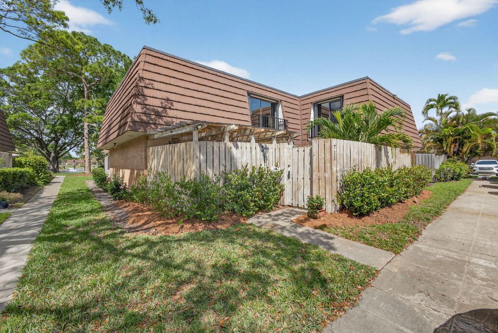 711 7th Lane, Palm Beach Gardens, FL 33418