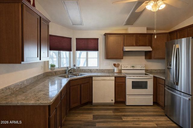 3700 S Tomahawk Road 13, Apache Junction, AZ 85119