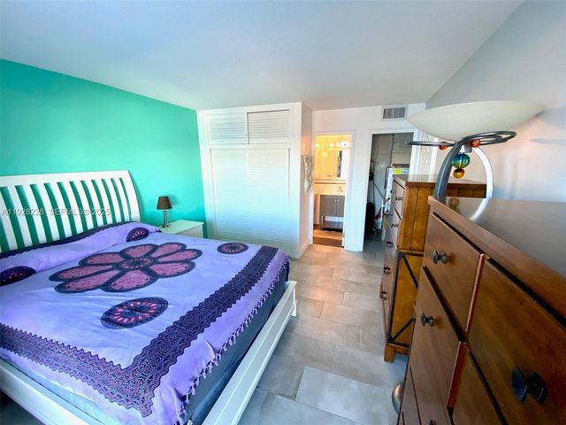 400 Golden Isles Dr 6, Hallandale Beach, FL 33009