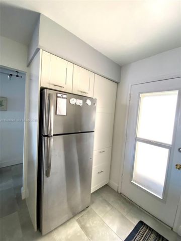 400 Golden Isles Dr 6, Hallandale Beach, FL 33009