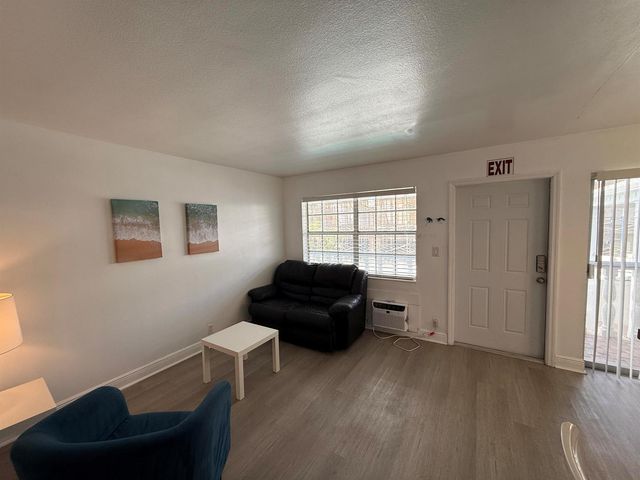 3226 NE 12TH Street 7, Pompano Beach, FL 33062