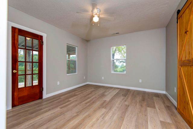 519 State Highway Jj, Aurora, MO 65605