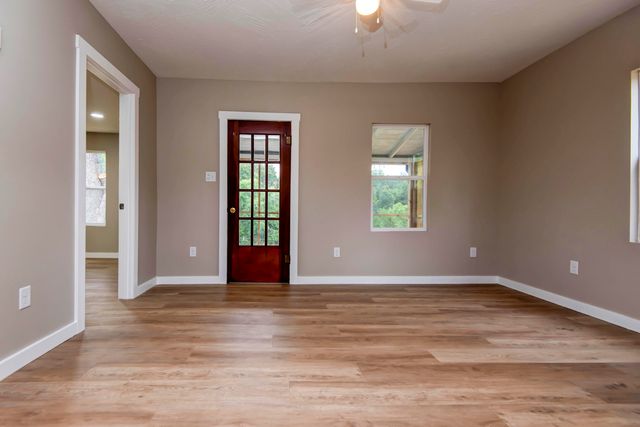 519 State Highway Jj, Aurora, MO 65605