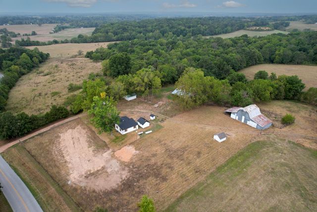 519 State Highway Jj, Aurora, MO 65605