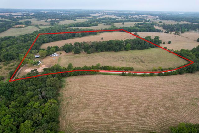 519 State Highway Jj, Aurora, MO 65605