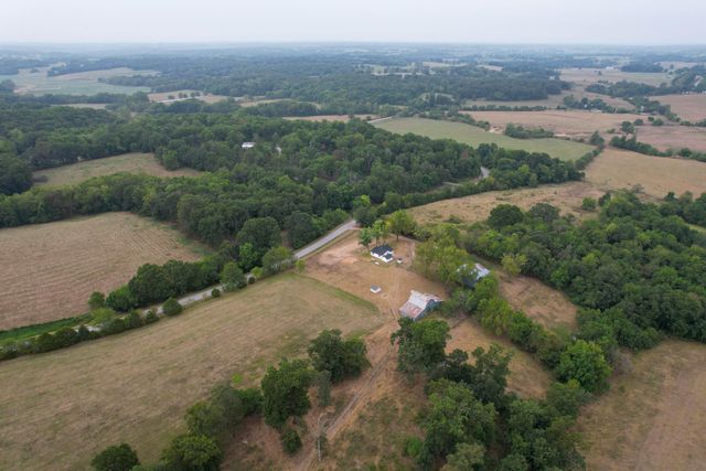 519 State Highway Jj, Aurora, MO 65605