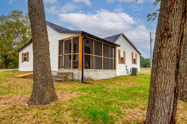 519 State Highway Jj, Aurora, MO 65605