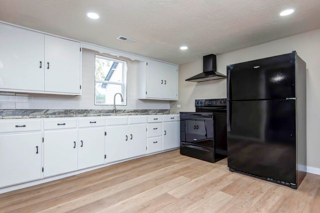 519 State Highway Jj, Aurora, MO 65605