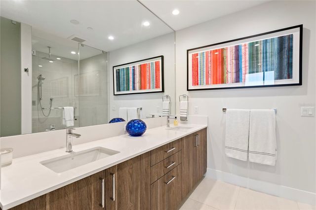 275 1ST AVENUE S 3906, St Petersburg, FL 33701