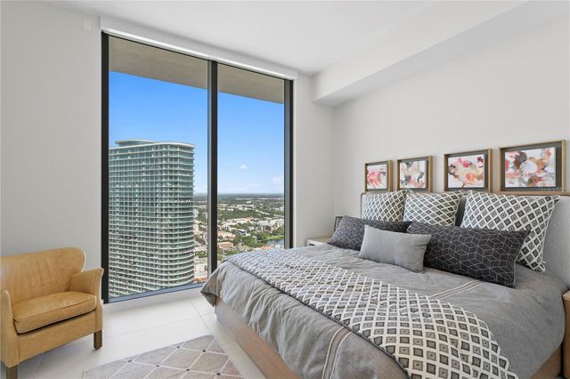 275 1ST AVENUE S 3906, St Petersburg, FL 33701