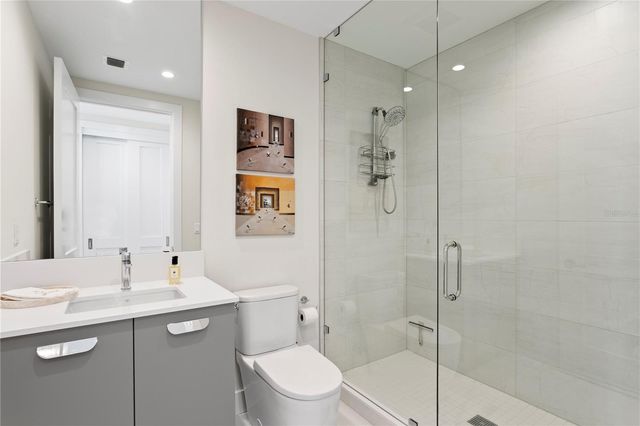 275 1ST AVENUE S 3906, St Petersburg, FL 33701